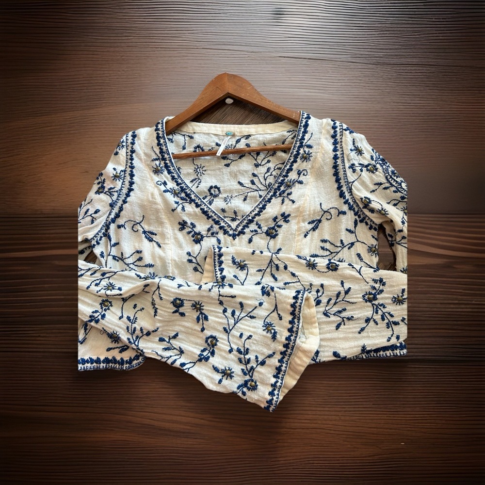 Free People VNeck Bell Sleeve Embroidered Top Tunic boho Festival Fairy Hippie M - Picture 9 of 10